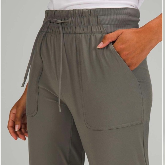 Lululemon Beyond the Studio Crop - Picture 3 of 12